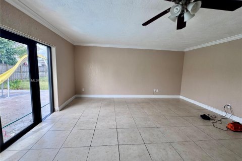 Villa ou maison à louer à Miami, Floride: 3 chambres, 148.55 m2 № 1976316 - photo 4