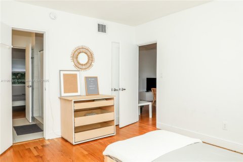 Casa en alquiler en Miami, Florida, 3 dormitorios, 76.74 m2 № 1953406 - foto 16