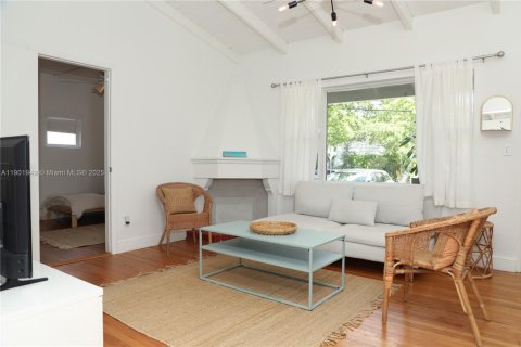 Casa en alquiler en Miami, Florida, 3 dormitorios, 76.74 m2 № 1953406 - foto 5