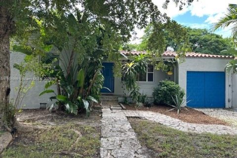 Casa en alquiler en Miami, Florida, 3 dormitorios, 76.74 m2 № 1953406 - foto 1