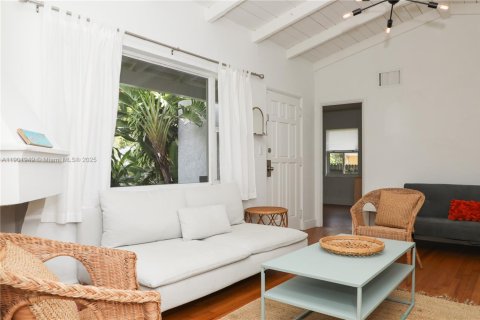 Casa en alquiler en Miami, Florida, 3 dormitorios, 76.74 m2 № 1953406 - foto 7