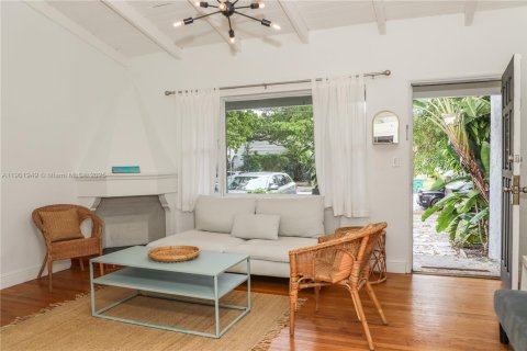 Casa en alquiler en Miami, Florida, 3 dormitorios, 76.74 m2 № 1953406 - foto 3