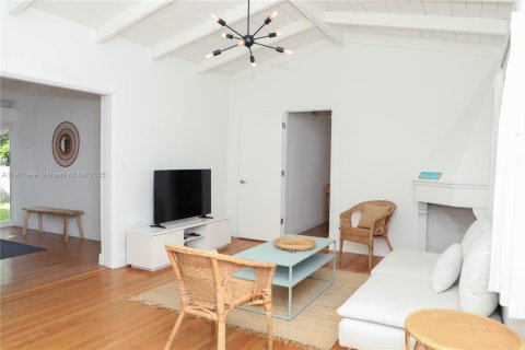 Casa en alquiler en Miami, Florida, 3 dormitorios, 76.74 m2 № 1953406 - foto 4