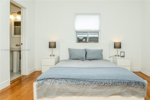 Casa en alquiler en Miami, Florida, 3 dormitorios, 76.74 m2 № 1953406 - foto 12