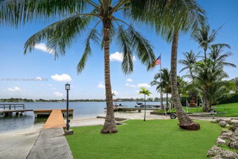 Villa ou maison à vendre à Miami, Floride: 5 chambres, 347.36 m2 № 1890217 - photo 21