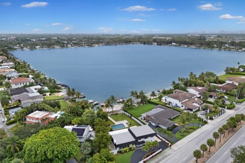 Villa ou maison à vendre à Miami, Floride: 5 chambres, 347.36 m2 № 1890217 - photo 3