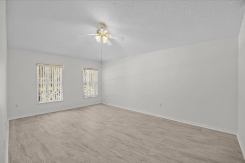 Villa ou maison à vendre à Palm Bay, Floride: 3 chambres, 179.49 m2 № 2388445 - photo 8