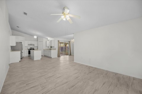 Villa ou maison à vendre à Palm Bay, Floride: 3 chambres, 179.49 m2 № 2388445 - photo 10