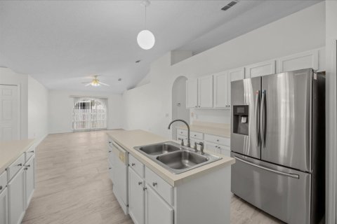 Villa ou maison à vendre à Palm Bay, Floride: 3 chambres, 179.49 m2 № 2388445 - photo 15