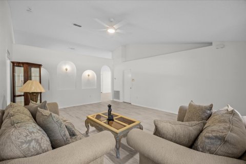 Villa ou maison à vendre à Palm Bay, Floride: 3 chambres, 179.49 m2 № 2388445 - photo 7