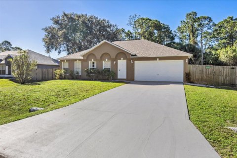 Villa ou maison à vendre à Palm Bay, Floride: 3 chambres, 179.49 m2 № 2388445 - photo 2