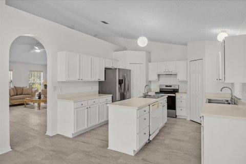 Villa ou maison à vendre à Palm Bay, Floride: 3 chambres, 179.49 m2 № 2388445 - photo 18
