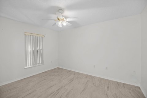 Villa ou maison à vendre à Palm Bay, Floride: 3 chambres, 179.49 m2 № 2388445 - photo 22