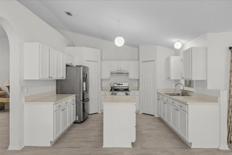 Villa ou maison à vendre à Palm Bay, Floride: 3 chambres, 179.49 m2 № 2388445 - photo 16