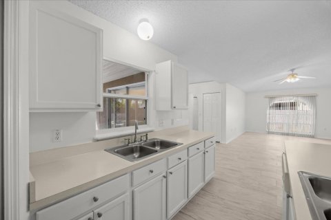 Villa ou maison à vendre à Palm Bay, Floride: 3 chambres, 179.49 m2 № 2388445 - photo 13
