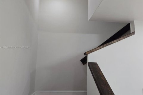 Adosado en alquiler en Miami, Florida, 2 dormitorios, 124.49 m2 № 1970550 - foto 10