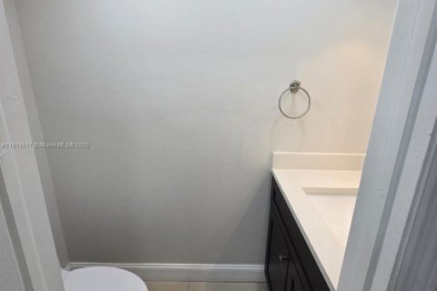 Adosado en alquiler en Miami, Florida, 2 dormitorios, 124.49 m2 № 1970550 - foto 17
