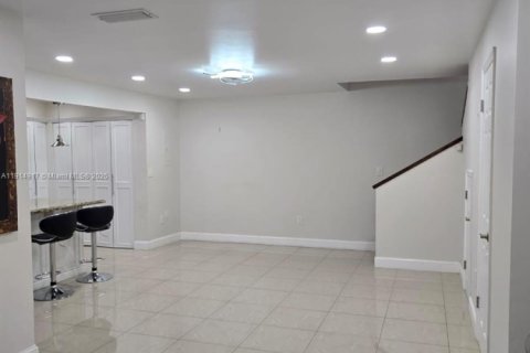 Adosado en alquiler en Miami, Florida, 2 dormitorios, 124.49 m2 № 1970550 - foto 8
