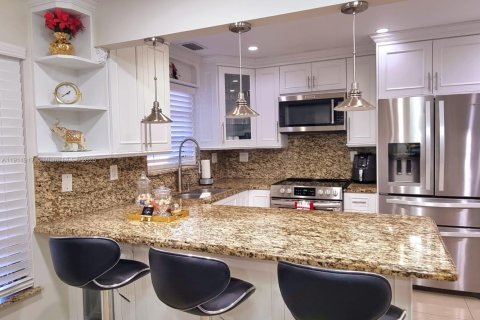 Townhouse in Miami, Florida 2 bedrooms, 124.49 sq.m. № 1970550