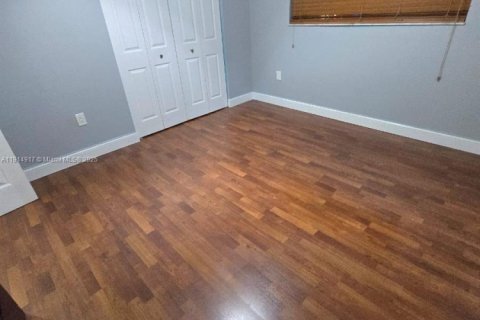 Adosado en alquiler en Miami, Florida, 2 dormitorios, 124.49 m2 № 1970550 - foto 15