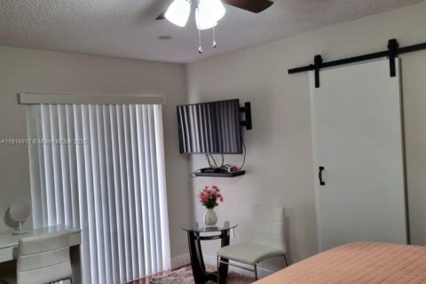 Adosado en alquiler en Miami, Florida, 2 dormitorios, 124.49 m2 № 1970550 - foto 13