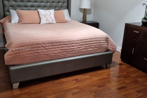 Adosado en alquiler en Miami, Florida, 2 dormitorios, 124.49 m2 № 1970550 - foto 11