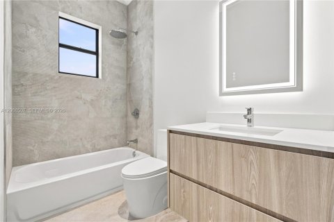 Adosado en venta en Miami, Florida, 4 dormitorios № 2339884 - foto 25