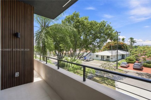 Adosado en venta en Miami, Florida, 4 dormitorios № 2339884 - foto 21