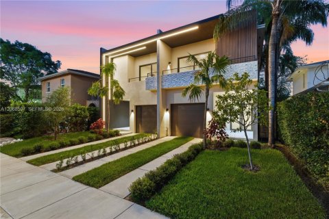 Adosado en venta en Miami, Florida, 4 dormitorios № 2339884 - foto 2