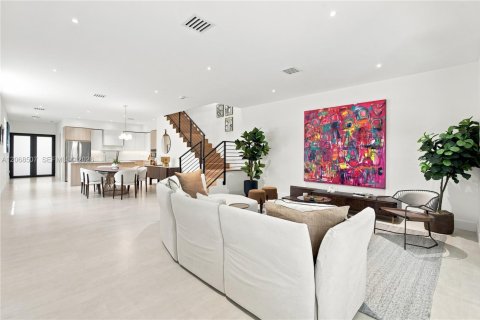 Adosado en venta en Miami, Florida, 4 dormitorios № 2339884 - foto 14