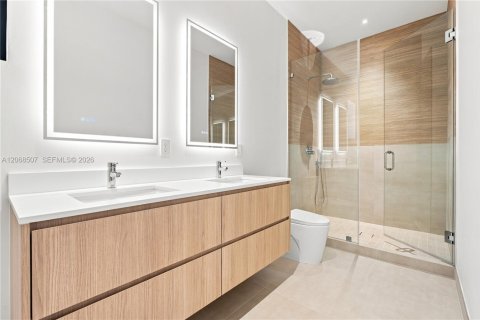 Adosado en venta en Miami, Florida, 4 dormitorios № 2339884 - foto 23