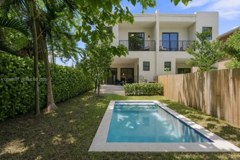 Adosado en venta en Miami, Florida, 4 dormitorios № 2339884 - foto 20