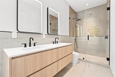 Adosado en venta en Miami, Florida, 4 dormitorios № 2339884 - foto 29