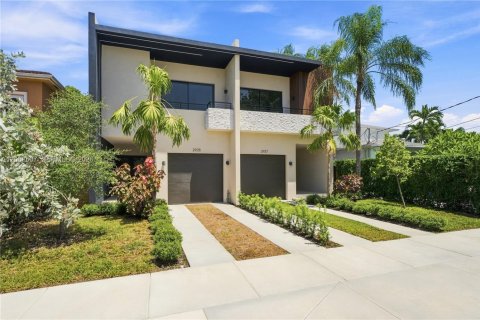 Adosado en venta en Miami, Florida, 4 dormitorios № 2339884 - foto 3