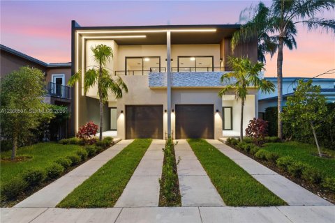 Adosado en Miami, Florida 4 dormitorios № 2339884