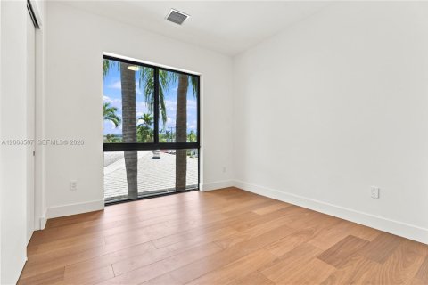 Adosado en venta en Miami, Florida, 4 dormitorios № 2339884 - foto 24