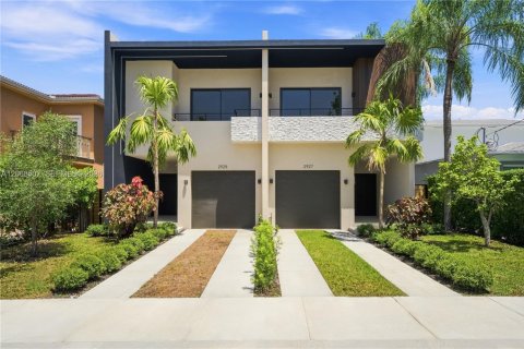 Adosado en venta en Miami, Florida, 4 dormitorios № 2339884 - foto 4