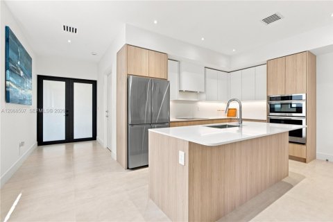 Adosado en venta en Miami, Florida, 4 dormitorios № 2339884 - foto 7