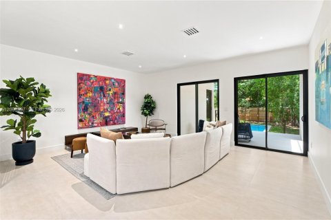 Adosado en venta en Miami, Florida, 4 dormitorios № 2339884 - foto 13