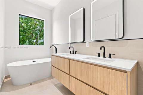 Adosado en venta en Miami, Florida, 4 dormitorios № 2339884 - foto 30