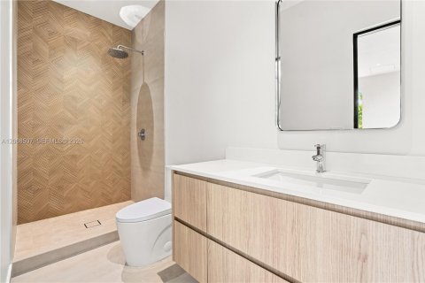 Adosado en venta en Miami, Florida, 4 dormitorios № 2339884 - foto 17