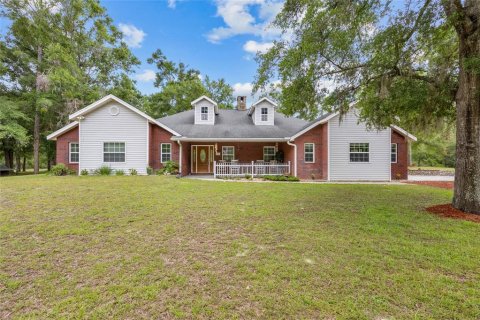 Casa en venta en Fort White, Florida, 4 dormitorios, 340.21 m2 № 1775686 - foto 1