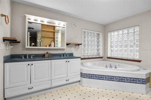 Casa en venta en Fort White, Florida, 4 dormitorios, 340.21 m2 № 1775686 - foto 29