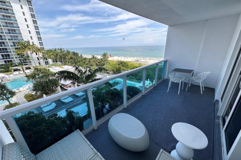 Condominio en venta en Miami Beach, Florida, 55.74 m2 № 1867644 - foto 1
