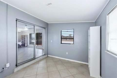 Casa en venta en Port Charlotte, Florida, 2 dormitorios, 83.33 m2 № 2201011 - foto 28