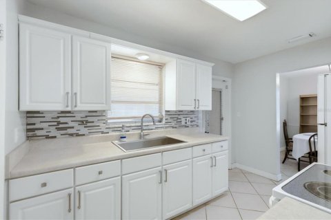 Casa en venta en Port Charlotte, Florida, 2 dormitorios, 83.33 m2 № 2201011 - foto 19