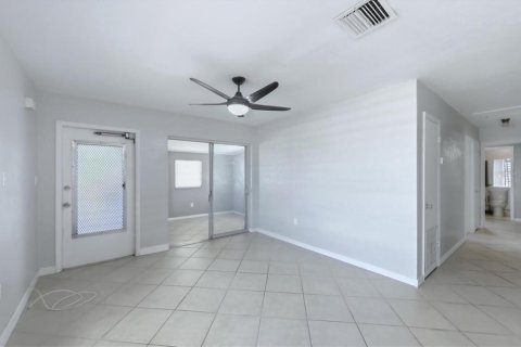 Casa en venta en Port Charlotte, Florida, 2 dormitorios, 83.33 m2 № 2201011 - foto 6