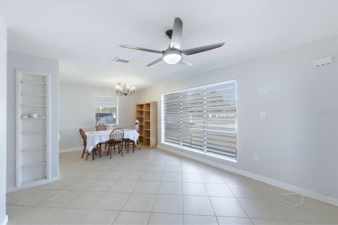 Casa en venta en Port Charlotte, Florida, 2 dormitorios, 83.33 m2 № 2201011 - foto 10