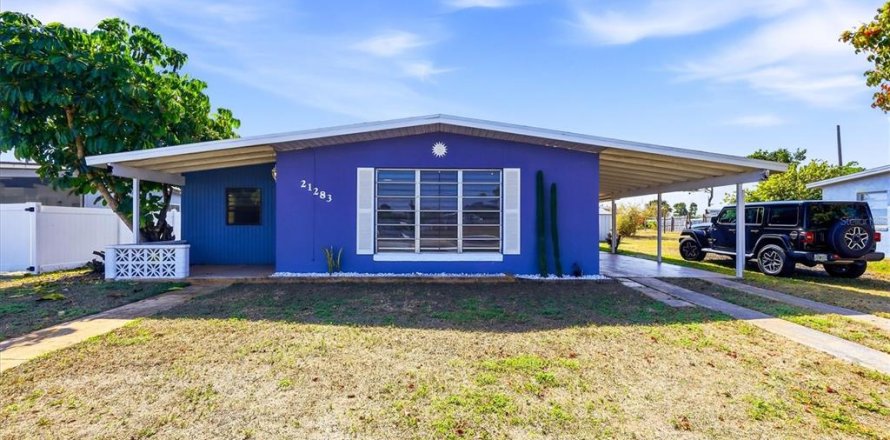 Casa en Port Charlotte, Florida 2 dormitorios, 83.33 m2 № 2201011
