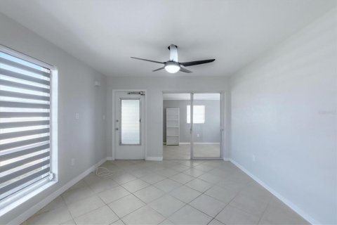 Casa en venta en Port Charlotte, Florida, 2 dormitorios, 83.33 m2 № 2201011 - foto 7